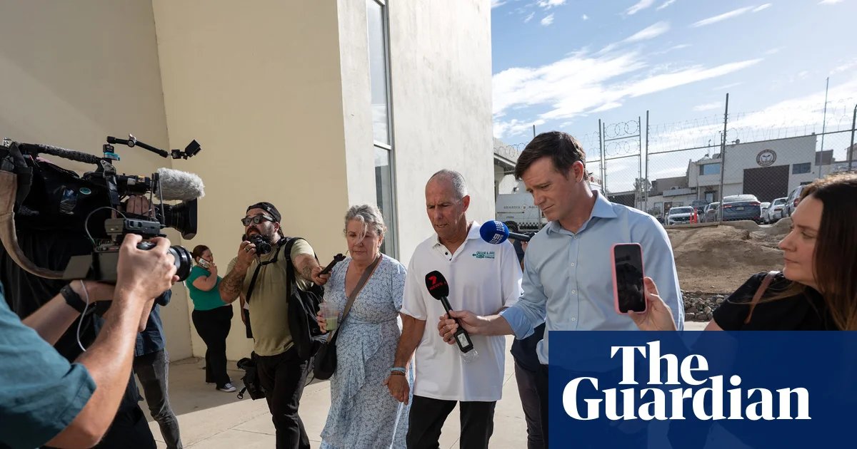 Parents of Australian surfers attend trial for their sons' m…