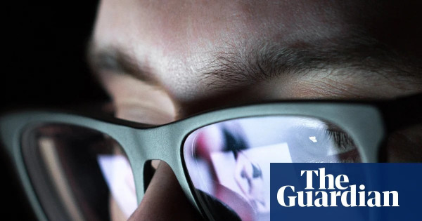 [Summary News] Sydney Council Bans Smart Glasses Amid Concerns; Indigenous Population Underestimated; Fashion Brands Face Collapse; US Military Presence in Australia Examined; Police Officer