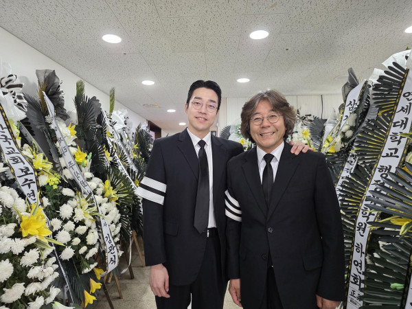 장례를 통해 가족의 사랑과 기억을 나눈 한 아들의 이야기