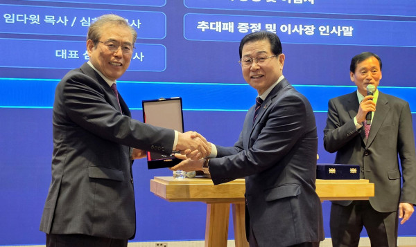 한국교회언론회 정기총회에서 유만석 이사장과 심하보 대표 취임