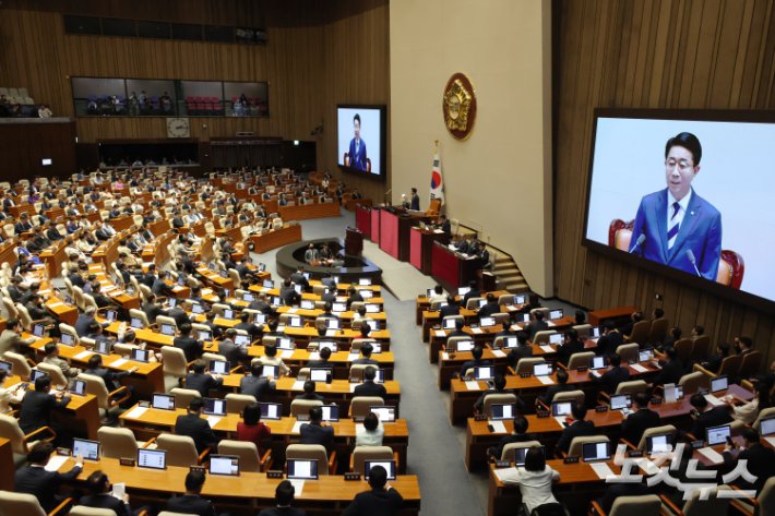 이재명 정부 정기국회 개막, 조국 혁신정책연구원장 발언 및 기초연금 개편안 발표