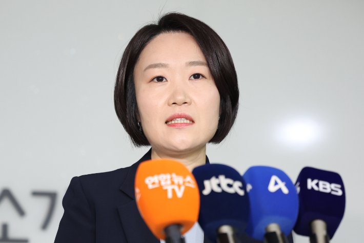 이소영 장관 후보자 자영업자 지원 방안 제시, 김승원 후보자 아내 조합 지원 법안 해명, 파주 카페 냉동창고…