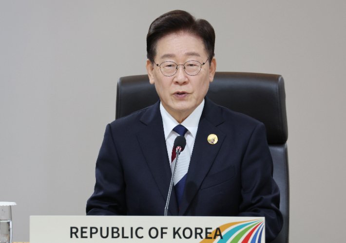 이재명 대통령, 중앙아시아 정상회의 개최 및 서울 선언 채택; 쿠팡, 개인정보 유출 피해 배상 조정안 수용 …