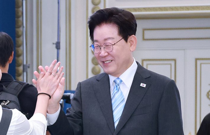 이재명 대통령, 국정수행 지지도 10주 만에 소폭 상승