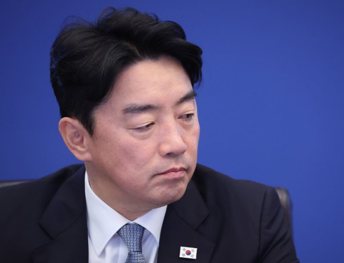 강훈식 비서실장, 국정 동력 저하 책임으로 사의 표명