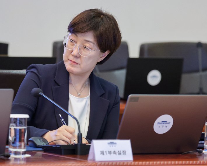강훈식 비서실장, 국정 상황 책임으로 사의 표명