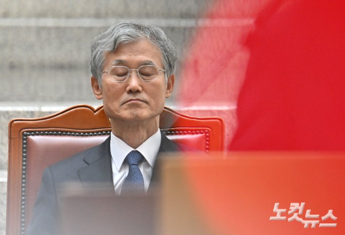 조희대 대법원장 재제청 거부에 더불어민주당 반발