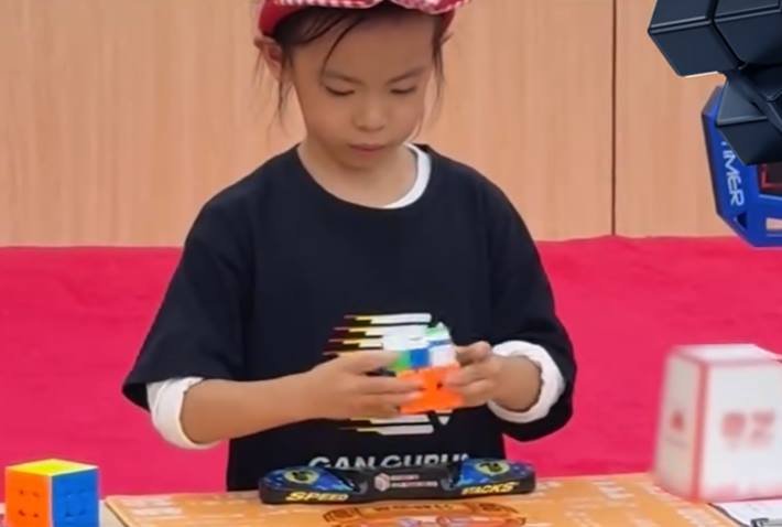 6세 소녀 리안윈즈, 여자 루빅큐브 세계 신기록 경신
