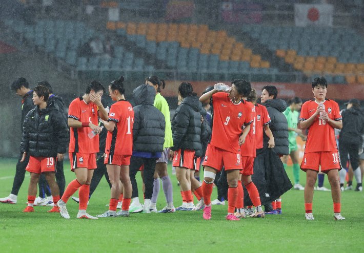 한국 여자 축구, 일본에 패배하며 결승 진출 좌절