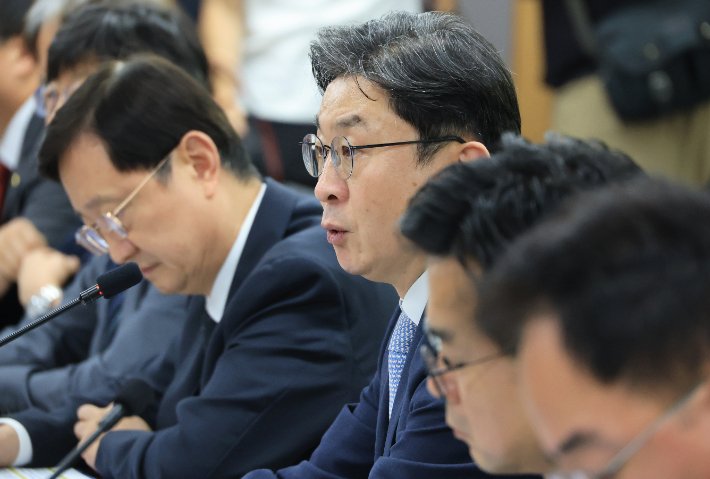 이억원 금융위원장, AI 활용한 해킹 공격 가능성 경고