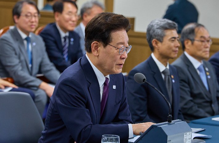 이재명 대통령, 극초음속 활공비행체 첫 시험발사 참관