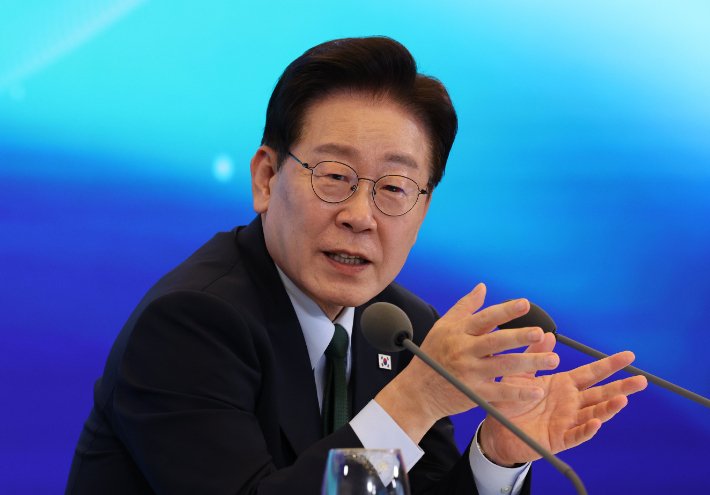 이재명 대통령, SNS 소통 비판에 대한 입장 밝혀