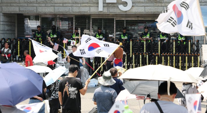 경찰청장 대행, 올림픽공원 시위에 공권력 투입 검토