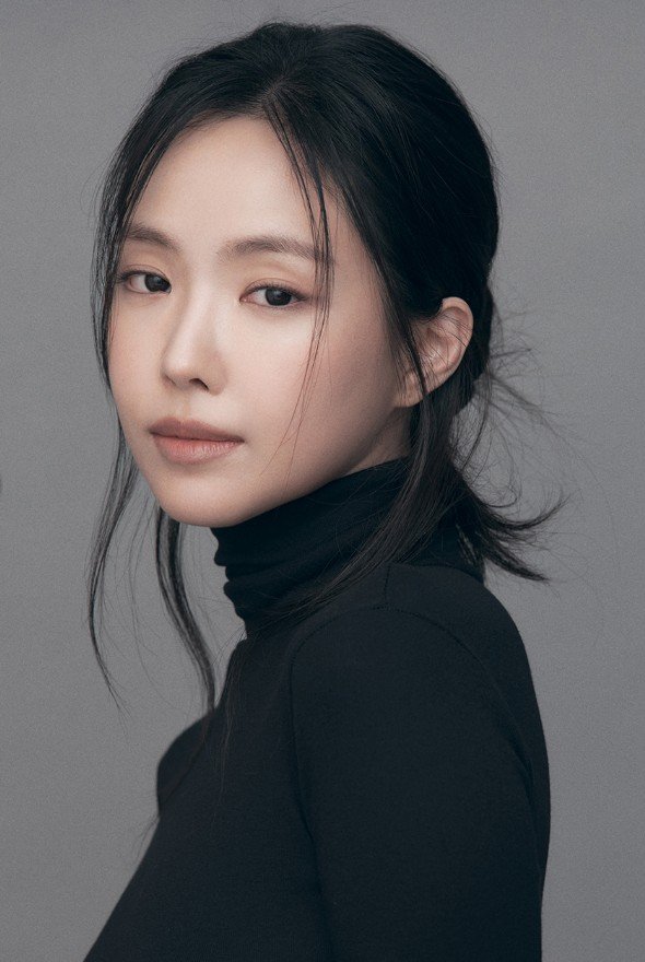 손나은, 모친상 당해 빈소 지키며 조문객 맞아
