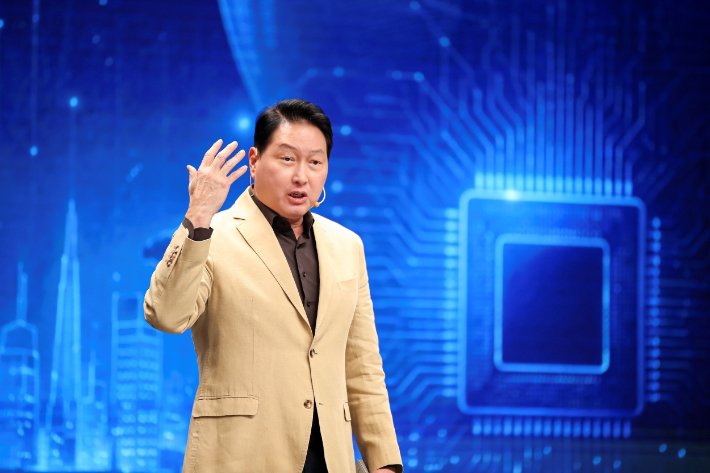 최태원 SK그룹 회장, AI 시대의 문제 해결 능력 강조