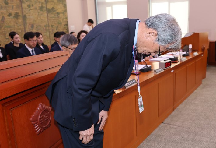 유홍준 국립중앙박물관장, 친일파 유묵 전시 논란에 사과