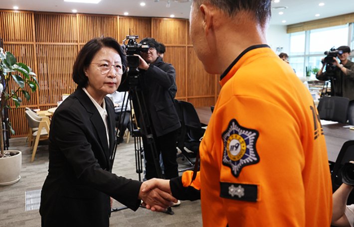추미애 경기지사, 소방노조와의 만남에서 발언 사과