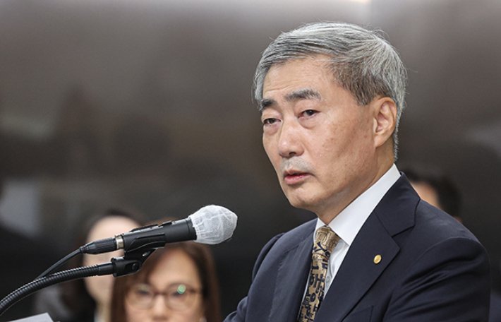 한국은행 총재, 재정 지출의 지속 가능성 강조
