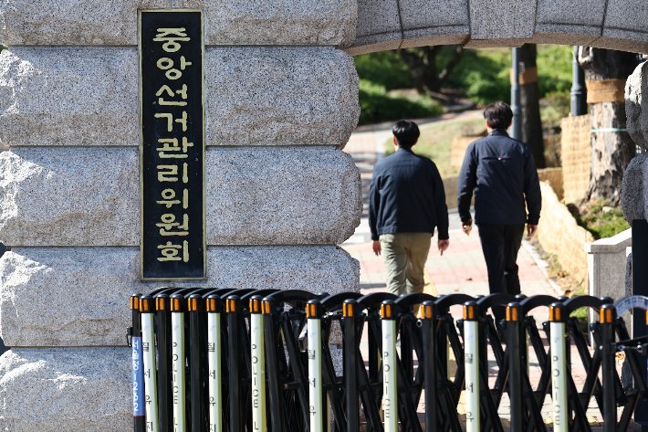 선관위 직원 사망 사건, 특검 측과 변호인 간의 입장 차이 드러나