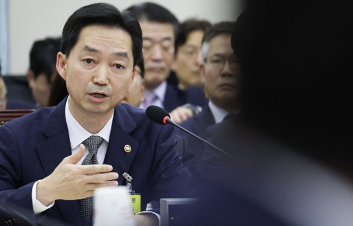 김지용 중대범죄수사청장, 국무회의 참석에 대한 우려 인식