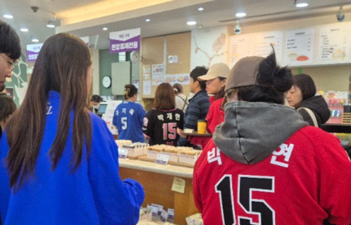 광주 오리탕 거리와 떡집, 프로야구 플레이오프로 인한 특수 현상