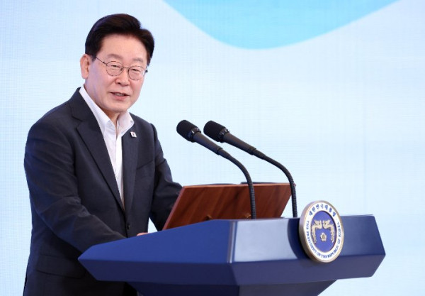 이재명 대통령 지지율 하락, 청와대 장관 인사 단행, 정재관 군인공제회장 사의 표명