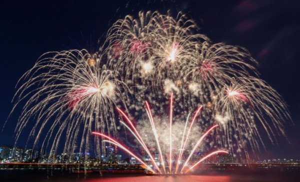 서울세계불꽃축제 교통 통제, 현대제철 미국 제철소 기공식, 네팔 대홍수 구조 소식