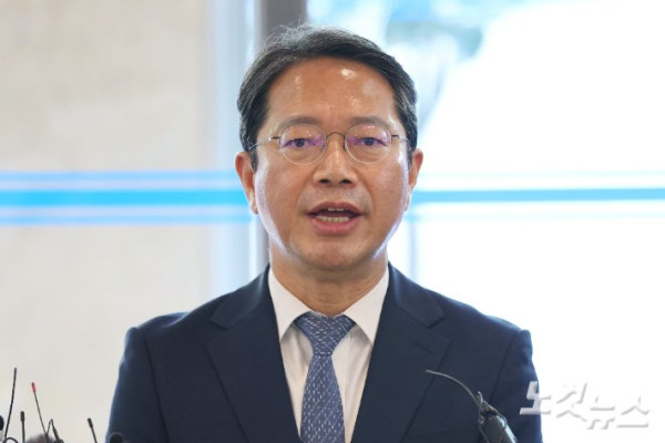 김승원 법무부 장관 후보자 청탁 의혹 해명, 이재명 대통령 프랑스 방문 성과, 아동 성범죄자 김근식 내년 출소 우려