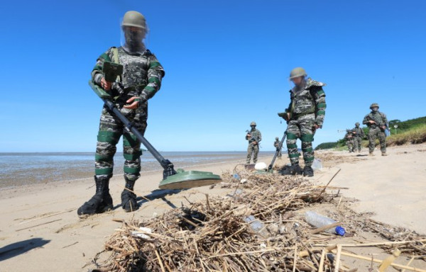 청와대, DMZ 폭발 사고 조사 지연 주장 반박