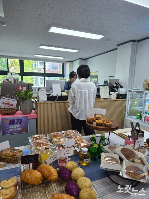 대기업 퇴사 후 베이커리 매장 매니저로 재취업한 52세 여성