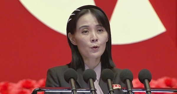북한, 동해상으로 중거리전략미사일 발사훈련 공개