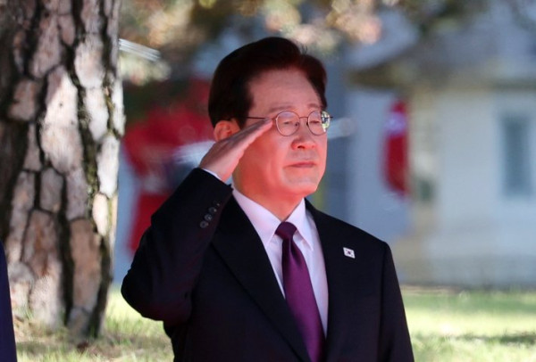 이재명 대통령, 극초음속 활공비행체 첫 시험발사 참관