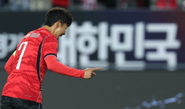 경찰 고위 간부, 가족과 함께 축구 경기 무료 관람 논란