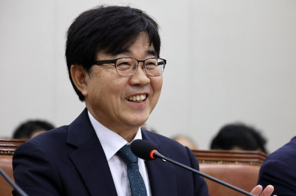 국정감사에서 인태연 소진공 이사장, 여야 의원들로부터 질타 받아