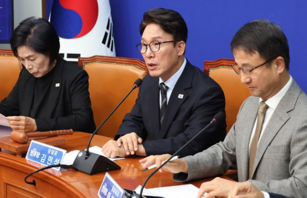 민주당 김민석 대표, 지지율 하락 원인과 해법 요구