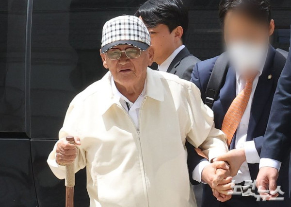 더불어민주당, 신천지 교인 집단 가입 의혹 조사 결과 공개 여부 논의 중
