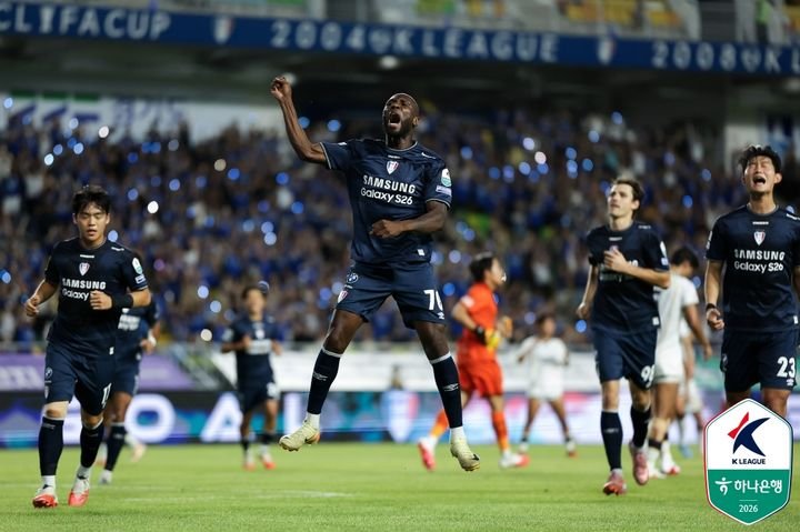 K리그2 수원, 충남아산에 2-0 승리로 선두 유지