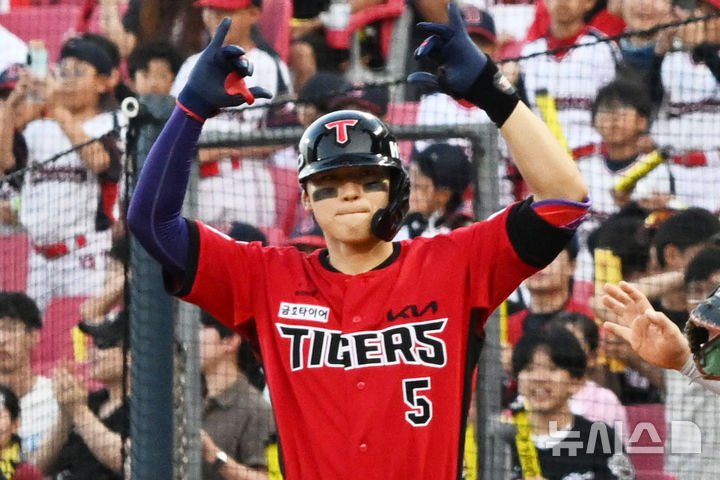 KIA 김도영, 8월 월간 MVP 수상
