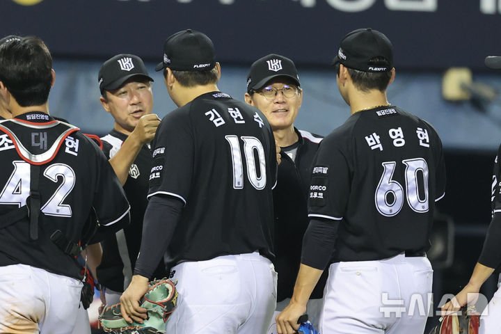 KT, 롯데를 대파하며 선두 탈환 및 이강철 감독 600승 달성