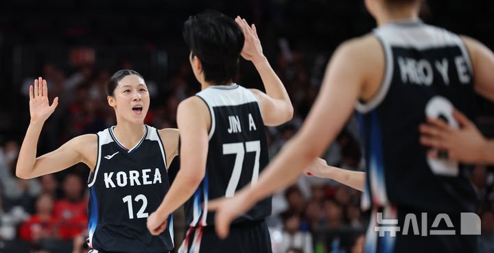 한국 여자 농구, 일본 꺾고 12년 만에 아시안게임 금메달 획득