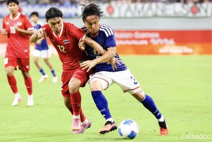 북한 축구팀, 일본과의 8강전에서 판정 항의 후 그라운드 철수