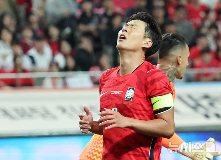 손흥민, A매치 58호골 기록에도 우루과이에 1-4 패배
