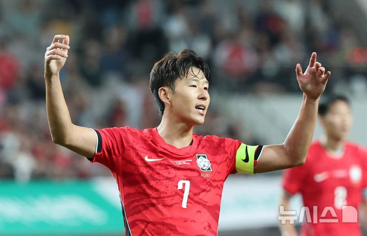 손흥민, A매치 58호골 기록했지만 우루과이에 1-4 완패