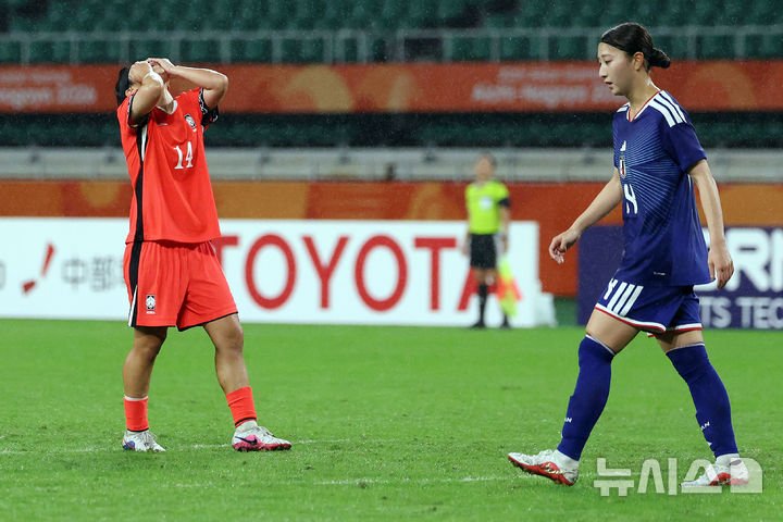 한국 여자 축구, 일본에 0-2로 패배하며 결승 진출 실패