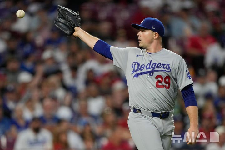 LA 다저스, NLDS 1차전 선발 투수로 태릭 스쿠벌 결정
