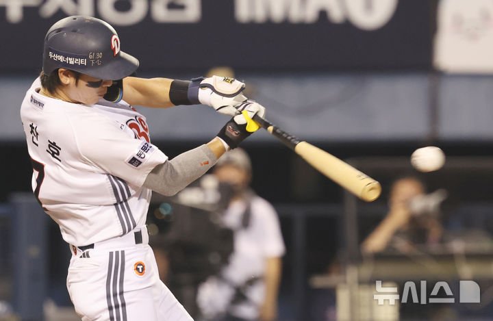 두산, 삼성에 12-0 대승…홈런 4방 포함 20안타 기록