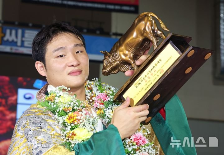 김기수, 괴산추석장사씨름 대회에서 12번째 금강장사 등극