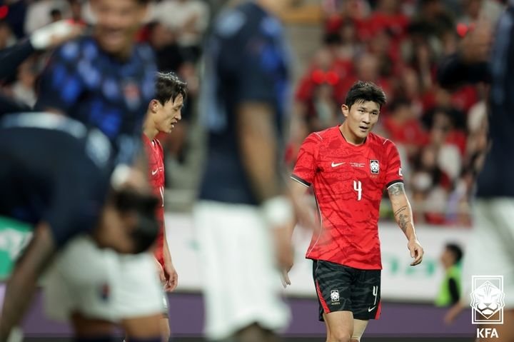 한국 축구 '96라인' 동반 은퇴 소동 발생