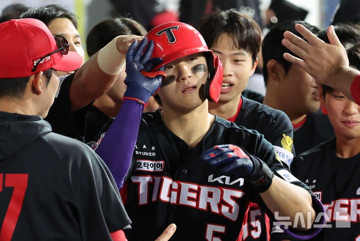 KIA 김도영, 시즌 44호 홈런 기록하며 홈런왕 경쟁 강화