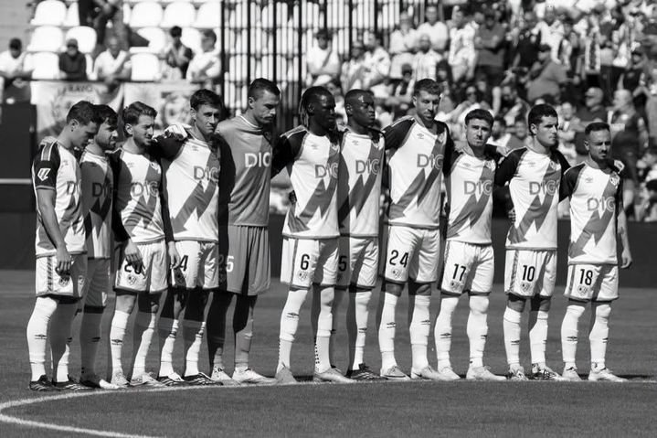 스페인 프로축구 경기 중 팬들의 항의로 경기 중단